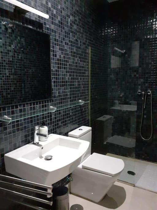 Cosy Flat / Literally At The Foot Of Alhambra Apartment Granada Ngoại thất bức ảnh
